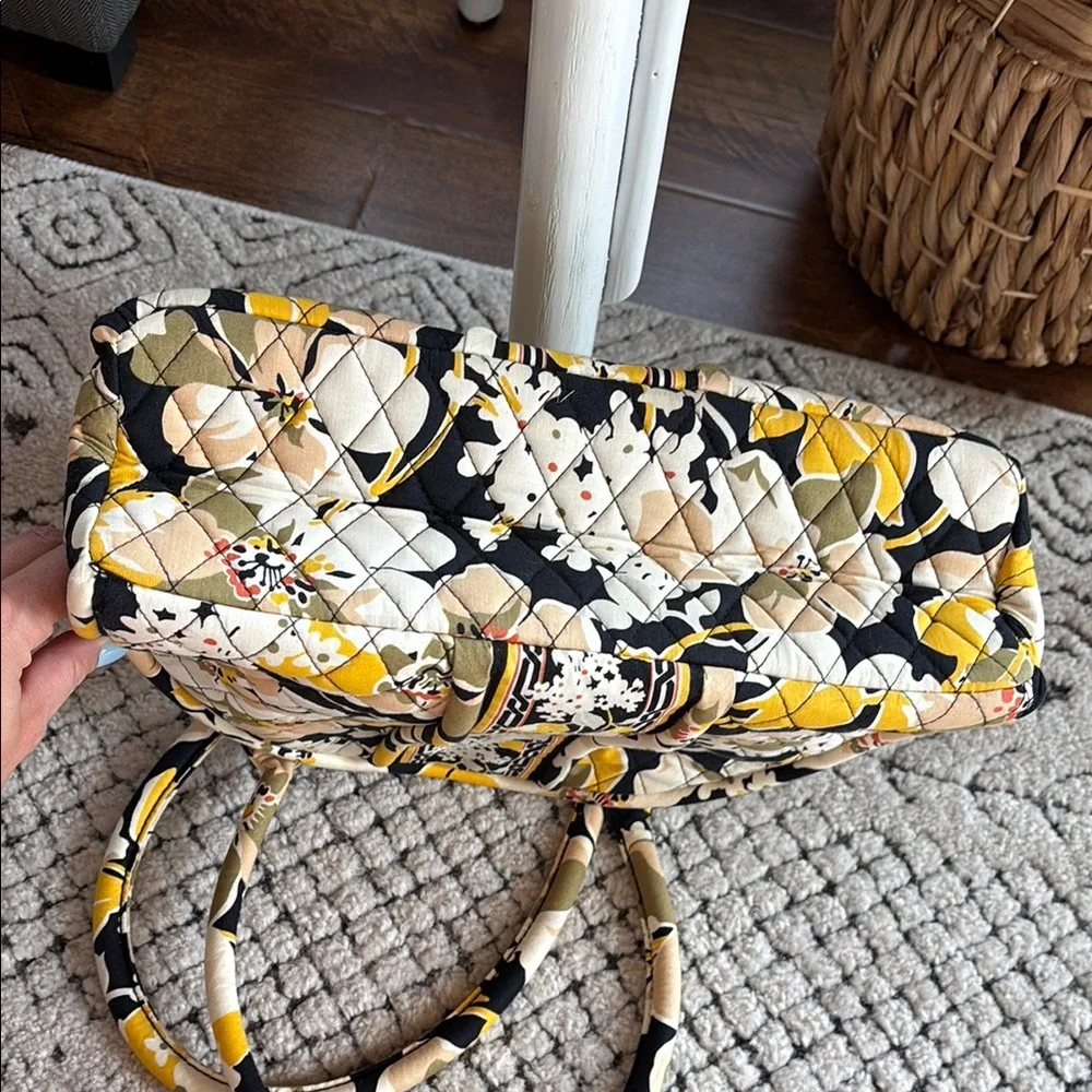 LIKE NEW! Vera Bradley Eloise Kisslock Floral Quilted Handbag - Picture 10 of 12